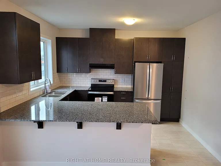 12 Focality Cres — Photo 8