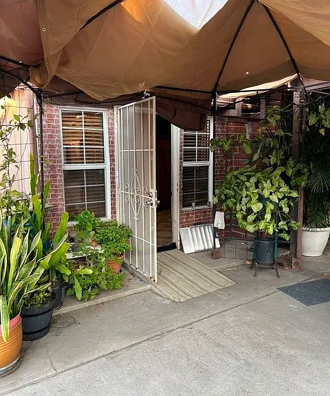 8139 Radford Ave — Photo 1