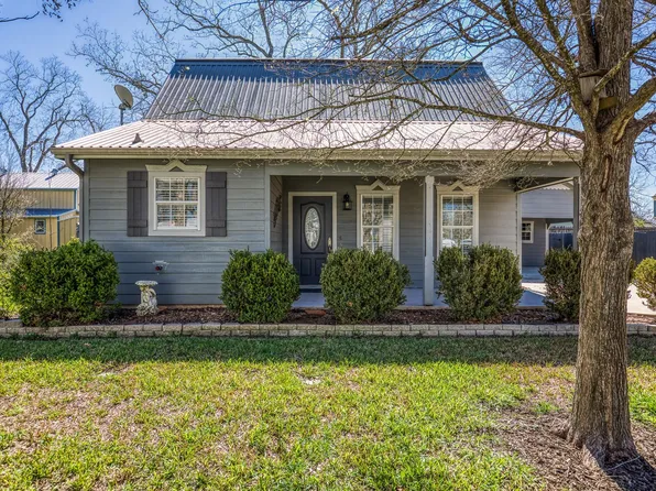 210 W Bell St, Fayetteville, TX 78940