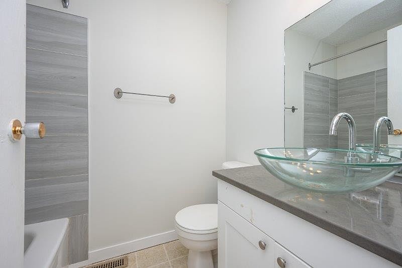 Calgary Townhouse for rent - 3 Bedrooms — photo 18