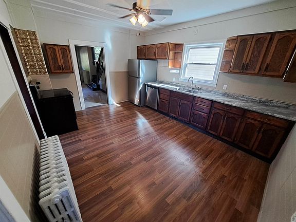 5th image of 2071 N Main St