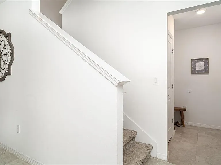 465 Waterford Dr — Photo 15