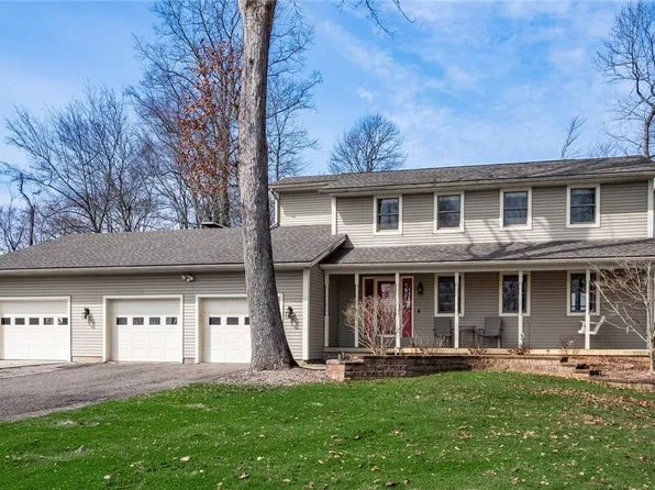 5135 Tiffany Dr, Zanesville, OH 43701