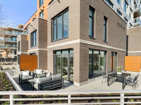 755 Harbourside Dr #110, North Vancouver, BC V7P 3R7