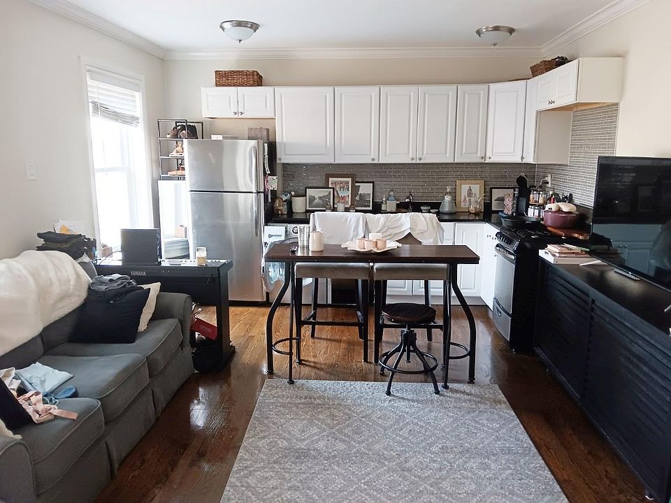 1st image of 2129 N Dayton St #36