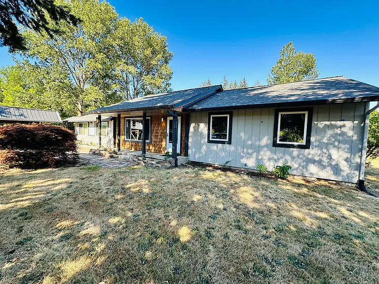 22213 NE 37th Ave — Photo 3