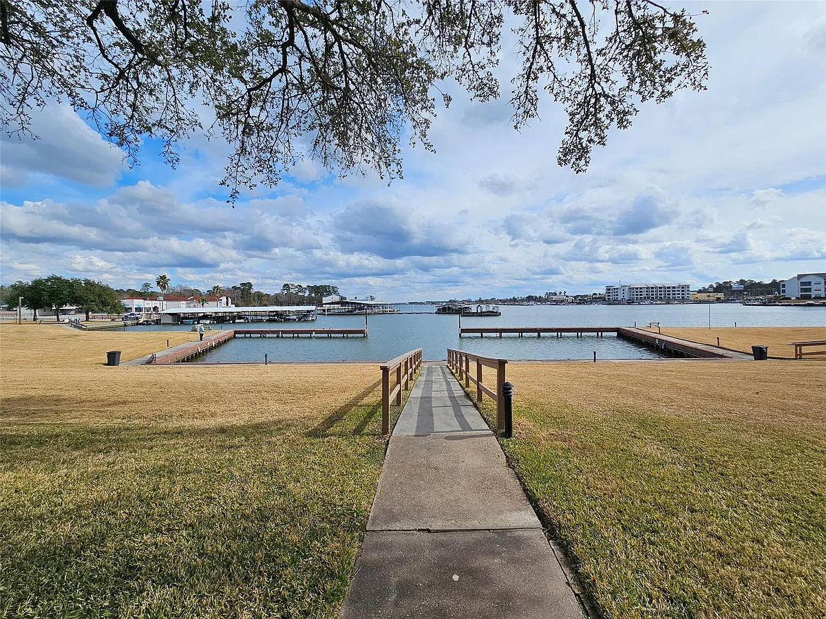 Building Photo - 15575 Marina Dr #323A