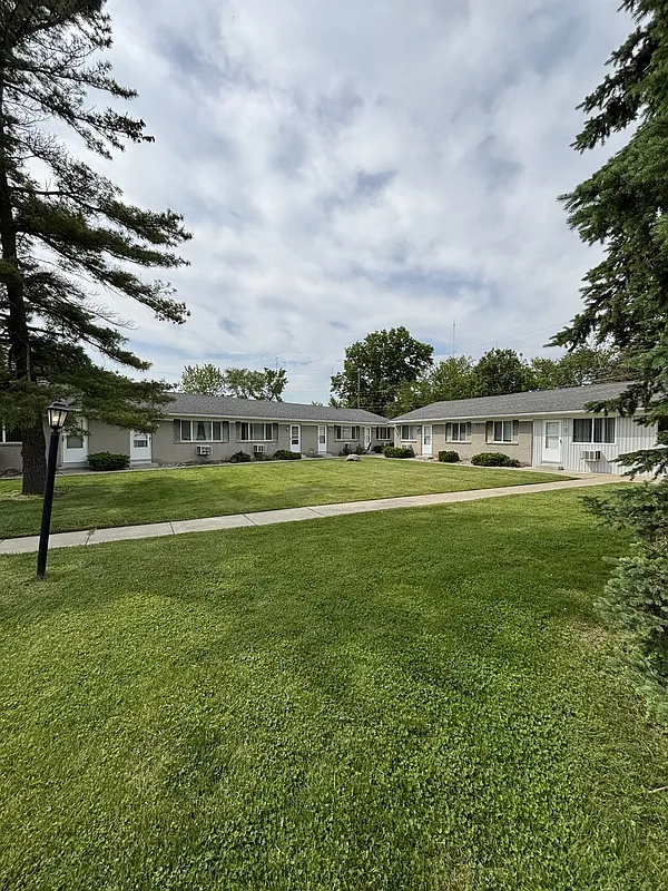 2 bed, 1.0 bath, 725 sqft, $850 — Photo 1