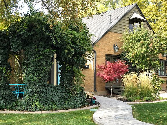 2nd image of 1601 E Mayfair Cir