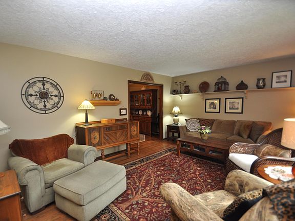 4th image of 8855 Woodcutters Ln