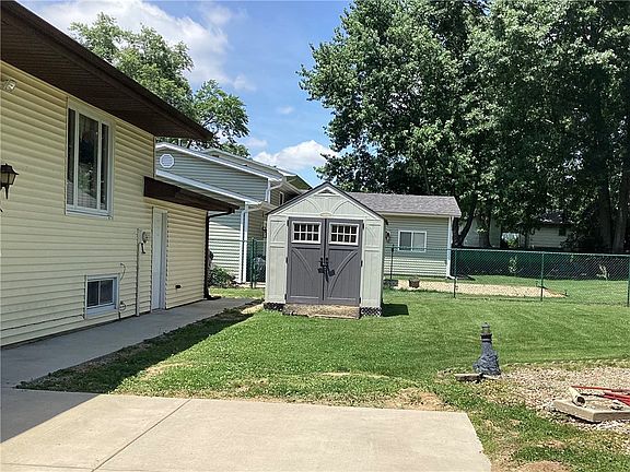 4th image of 1008 E Grove Ave