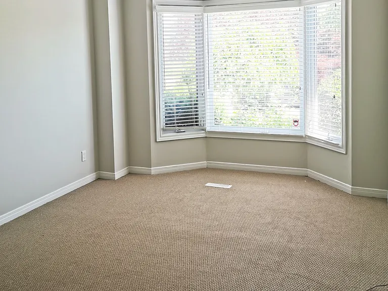 2034 Oxford Ave — Photo 4