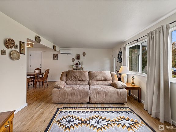 5th image of 3724 N Villard Street