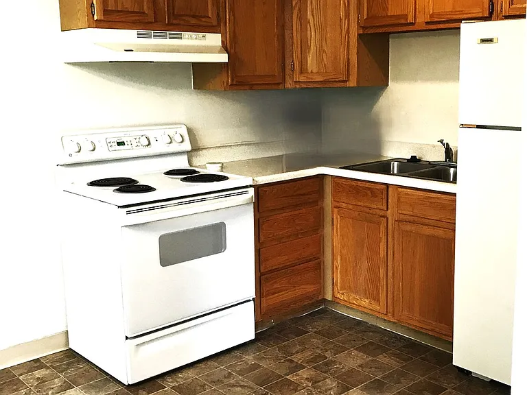 95 N Clarkson St Carolyn Arms Apartments — Photo 11