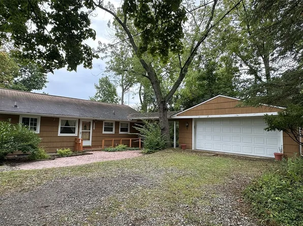 21395 Thorofare Rd, Grosse Ile, MI 48138