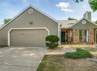 409 Rosemary Ln, Euless, TX 76039
