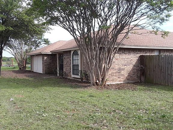 2nd image of 824 Alan Dr