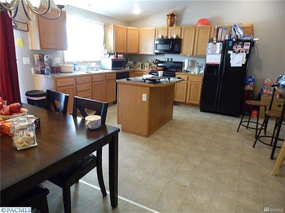 4th image of 1010 Cobblestone Ave