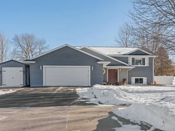531 Midway Dr, Reedsburg, WI 53959