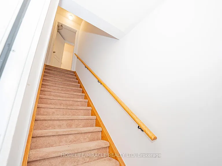 2476 Post Rd #3 — Photo 8