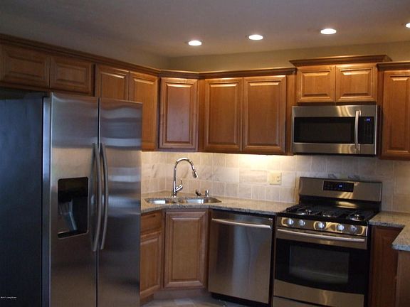 10002 Caven Kitchen