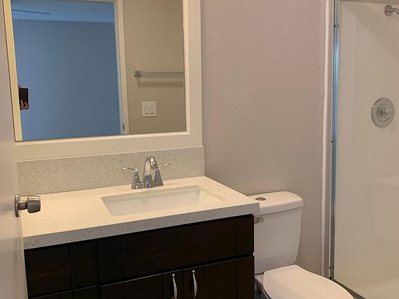 2nd image of 521 Sandalwood Pl