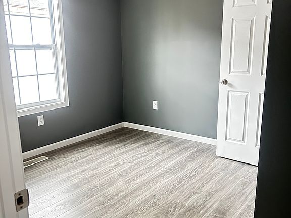 5th image of 1823 Maplewood St