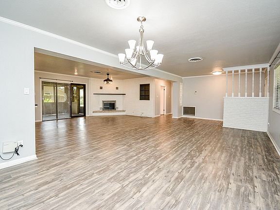 4th image of 902 Avenue I St
