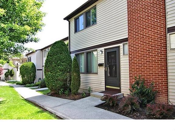 4th image of 444 Country Club Ln