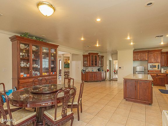 5th image of 2470 Lakewood Dr