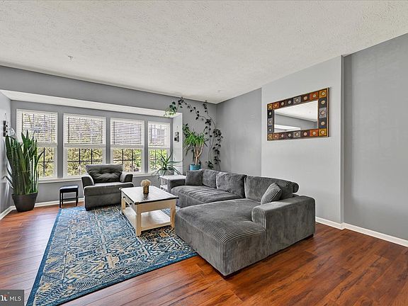 3rd image of 7227 Mockingbird Cir