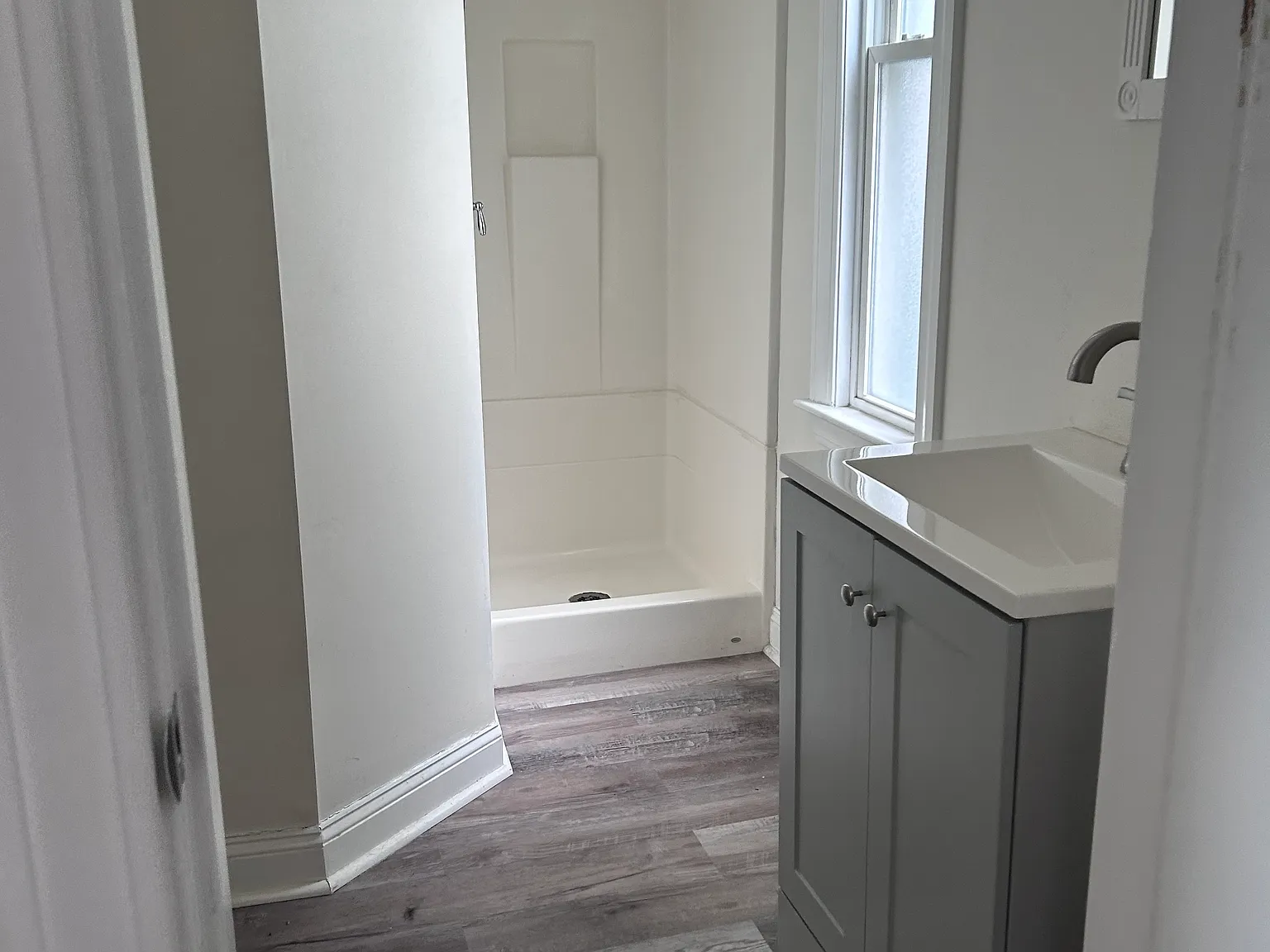 2 bed, 900 sqft, $2,300 — Photo 2