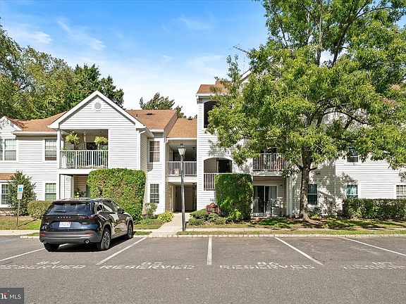 2nd image of 522 Walden Cir