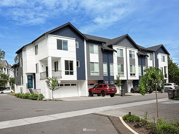 2nd image of 14715 Admiralty Way APT B5