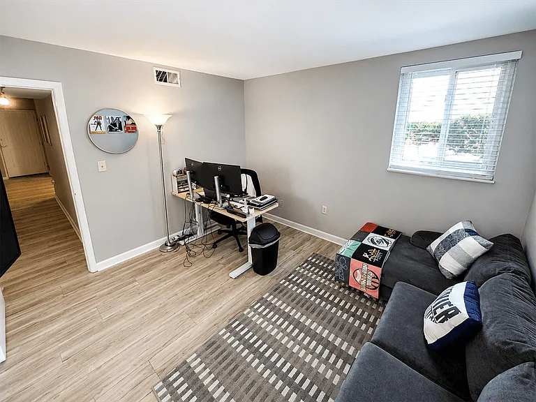 805 Delta Ave #1B — Photo 9