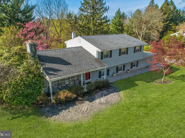 1412 Cardinal Dr, Coatesville, PA 19320