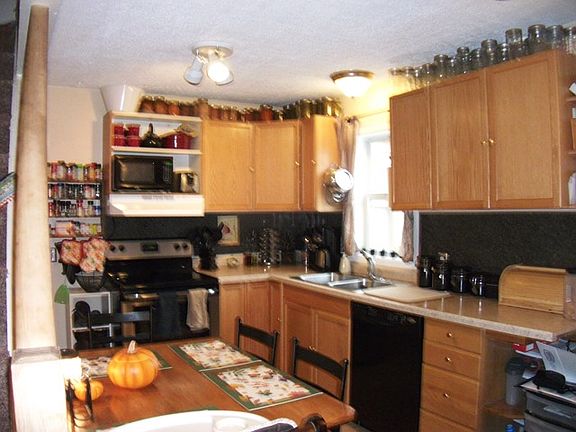 3rd image of 205 Crestview Ln