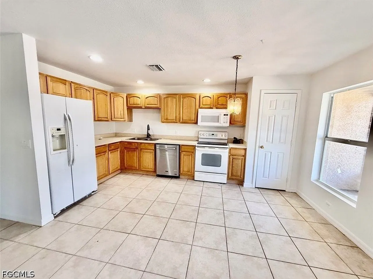 3 bed, 1300 sqft, $1,800 — Photo 3