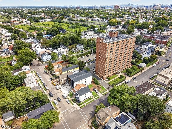 3rd image of 60 Oak Ave