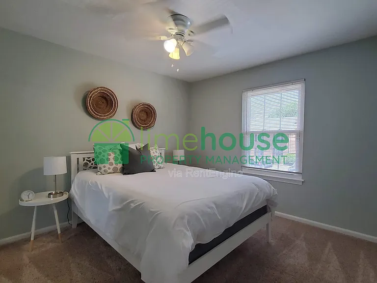 1009 Barclay Sq — Photo 7