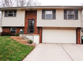 7111 Hook Dr, Lincoln, NE 68507