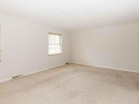 5th image of 8805 Regent Ln
