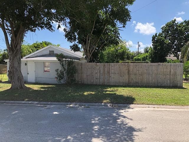 1st image of 1850 Holman Dr