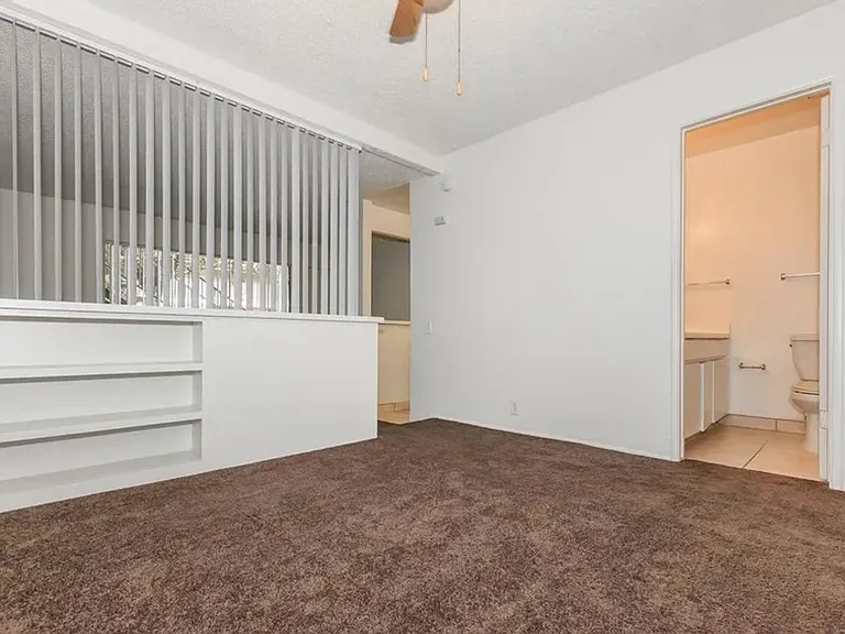 Pacific Terrace — Photo 13