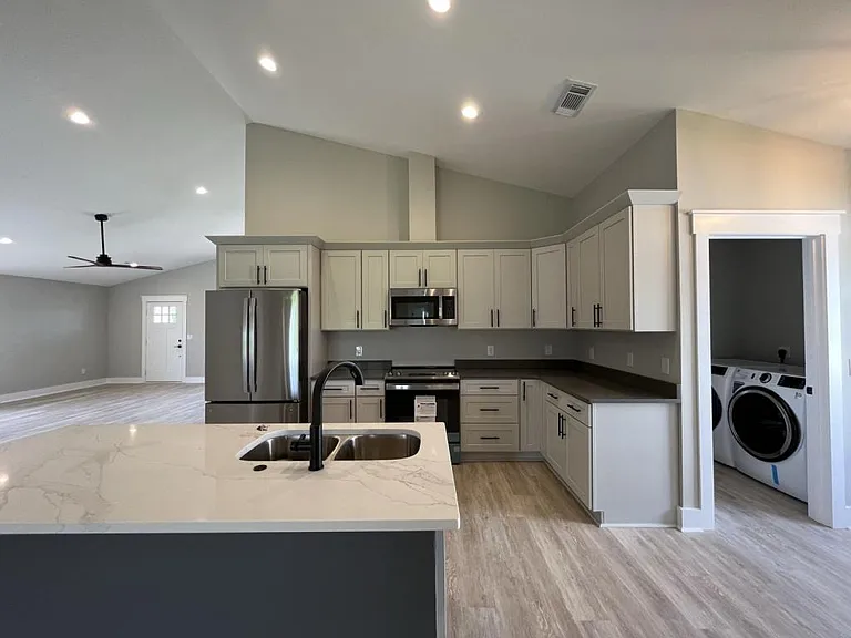 4840 McCall Ln — Photo 17