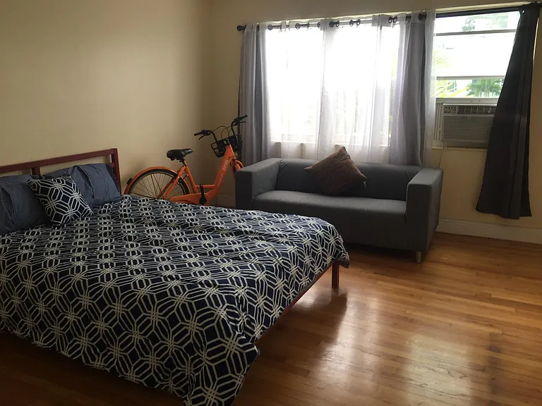 2115 SW 3rd Ave #10 — Photo 3