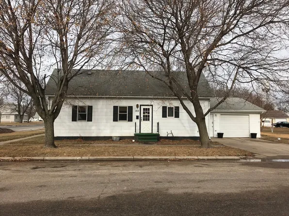 102 E 5th St, Osmond, NE 68765