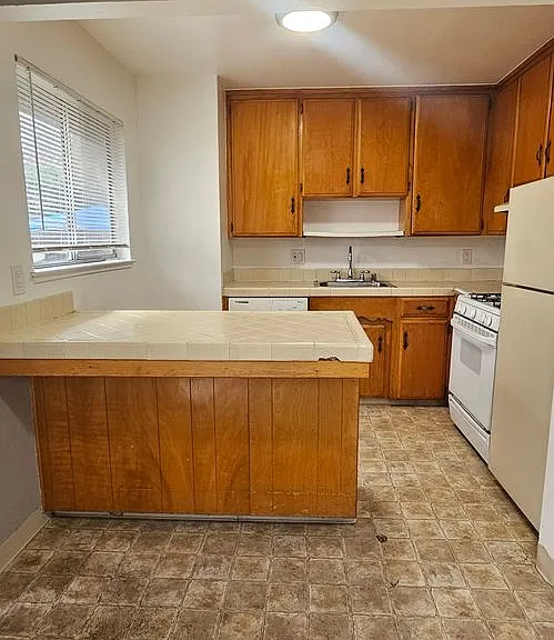 5901 S Land Park Dr — Photo 32