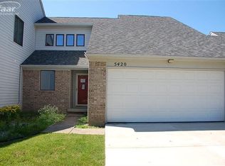 5420 Country Club Ln, Grand Blanc, MI 48439