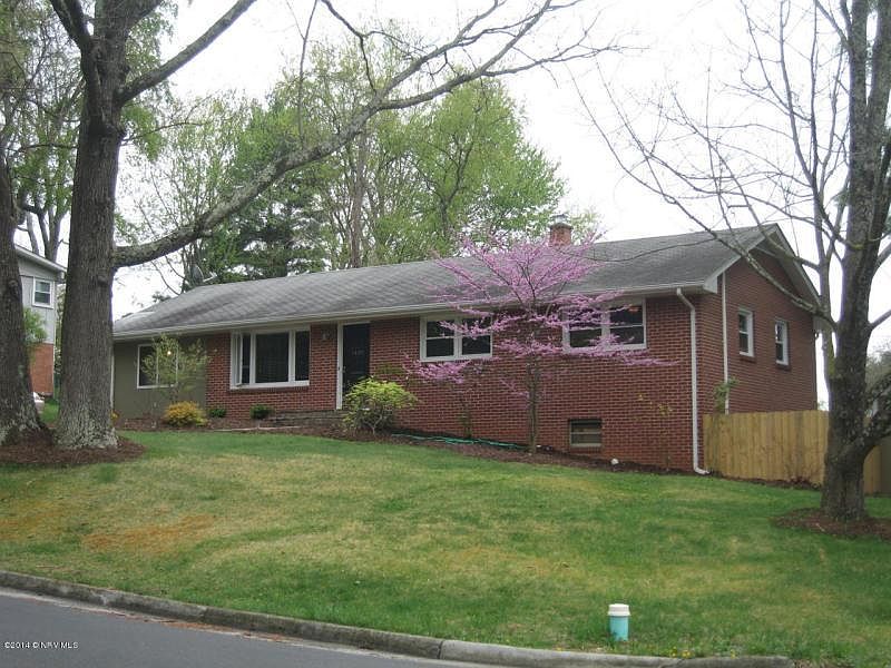 1st image of 1400 Highland Cir